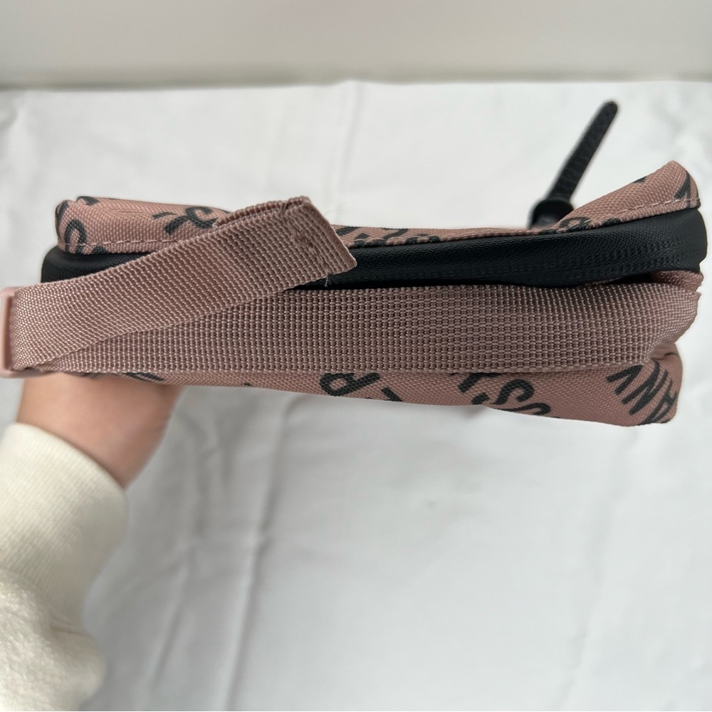 Herschel Chapter Connect Travel Kit - Picture 9 of 16